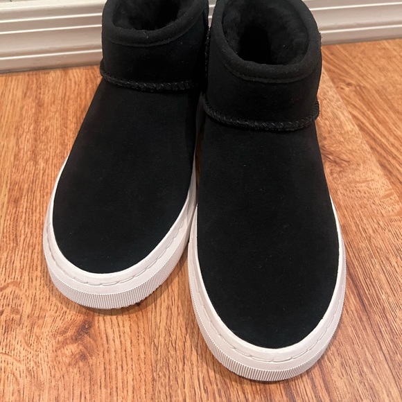 UGG Alameda Mini Suede Boots - Picture 4 of 11